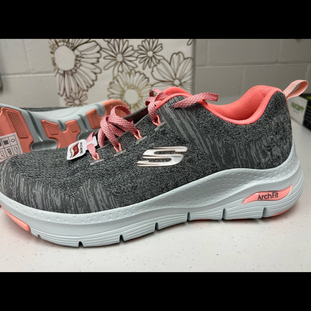 Sketchers ArchFit Women's tennis shoes